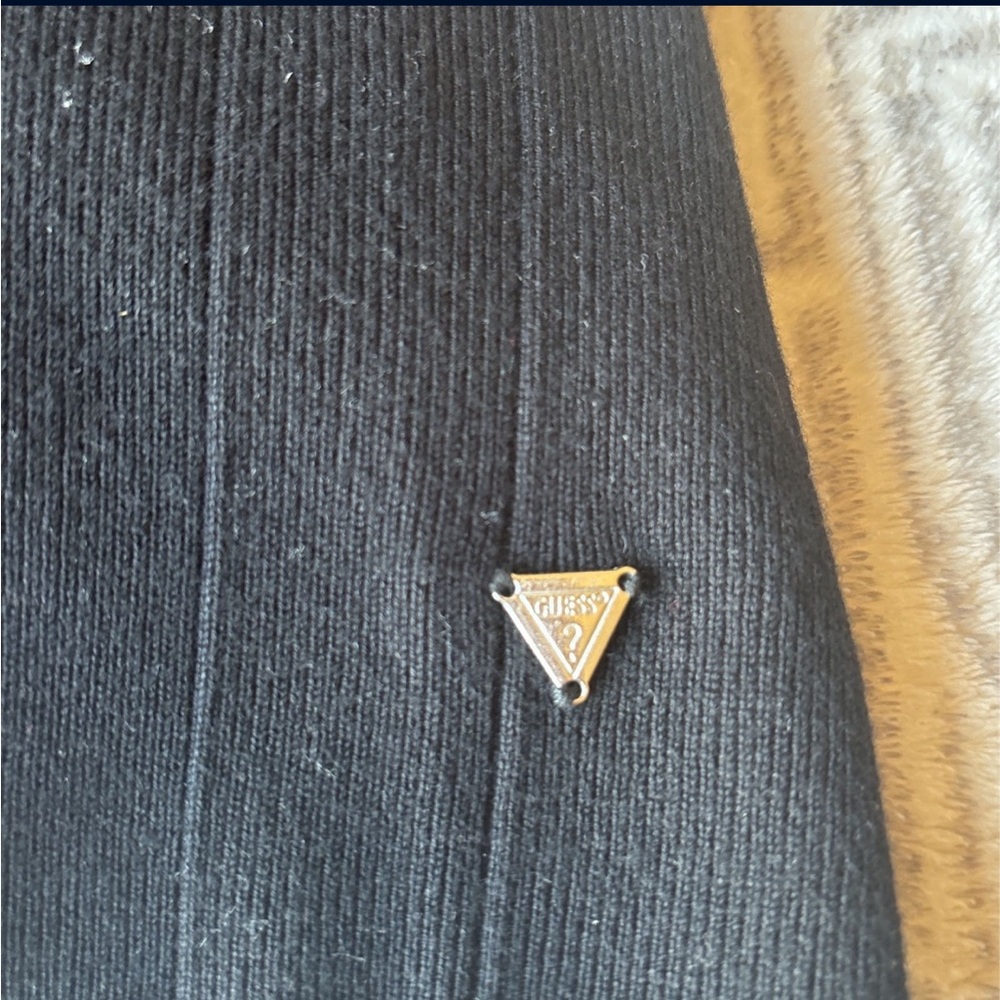 GUESS - Picture 3 of 6